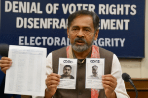 Yogendra Yadav ने सुप्रीम कोर्ट में दो ऐसे लोगों को पेश किया जो SIR ड्राफ्ट में ‘मरे हुए’ बताए गए थे, लेकिन ज़िंदा हैं—चौंकाने वाला मामला।